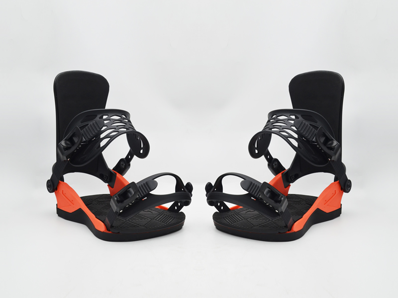 Snowboard fixing device